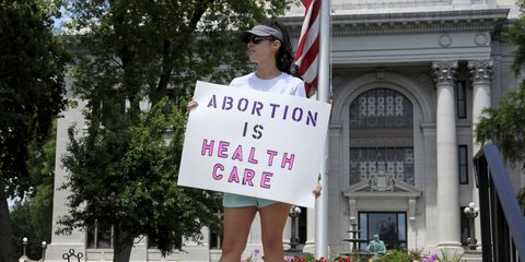 Δεν έχουν τέλος οι διαδηλώσεις στις ΗΠΑ, κατά της απόφασης των Ανωτάτου Δικαστηρίου για κατάργηση του δικαιώματος στην άμβλωση... / AP