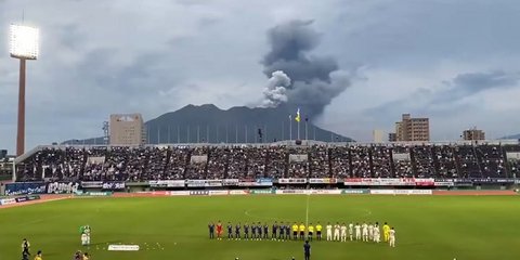 Την πιο... καυτή έδρα έχει αυτή την περίοδο η Kagoshima United, αφού το γήπεδό της είναι στους πρόποδες, σχεδόν του ηφαιστείου που εξερράγη στην Ιαπωνία... / facebook