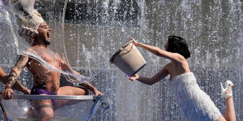 Στιγμιότυπο από το πρωτοφανές κύμα καύσωνα που πλήττει την Βρετανία 