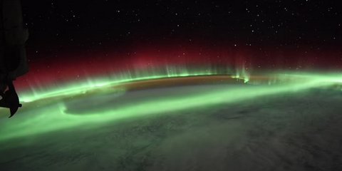 Ο αστροναύτης της NASA Bob Hines, μόλις έφτασε στον Διεθνή Διαστημικό Σταθμό, τράβηξε αυτή την εκπληκτική φωτογραφία του Βόρειου Σέλαος...