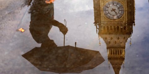 Η πρώτη βροχή στο Λονδίνο μετά την ξηρασία