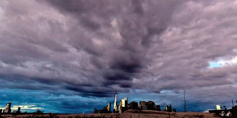 Ένα φαντασμαγορικό σύννεφο πλανάται πάνω από τη Νέα Υόρκη 