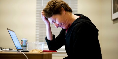 Η συγκλονιστική στιγμή που η καθηγήτρια του Stanford Καρολίν Μπερτότσι μαθαίνει ότι κέρδισε το Νόμπελ Χημείας