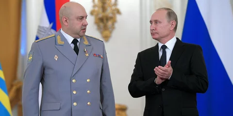 Ο Ρώσος πρόεδρος Βλαντιμιρ Πούτιν και ο στρατηγός Σεργκέι Σουροβίκιν