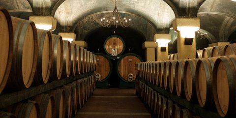 Η μαγεία της Τοσκάνης, σε μια υπόγεια κάβα με άριστο, πεπαλαιωμένο κρασί