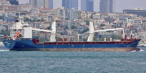 Bloomberg: Η Τουρκία περιορίζει την κίνηση των εμπορικών πλοίων στη Μαύρη Θάλασσα