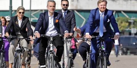 Το βασιλικό ζεύγος της Ολλανδίας κάνει ποδηλατάδα στη Θεσσαλονίκη