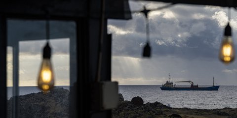 Εφοδιαστικό πλοίο προσεγγίζει το Νησί του Πάσχα, προερχόμενο από τη Χιλή, που βρίσκεται 2.200 μίλια μακριά