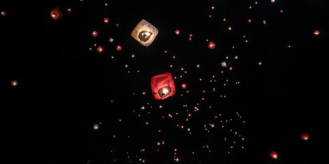 Η νύχτα των ευχών στην Αθήνα για το νέο έτος 