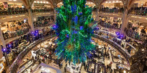 Χριστουγεννιάτικη πανδαισία στις Galeries Lafayette στο Παρίσι 