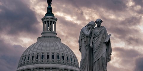 ΗΠΑ: Κλαίνε και τα αγάλματα για το φιάσκο με την ψηφοφορία στη Βουλή των Αντιπροσώπων 