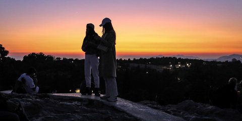 Ένα από τα πρώτα δειλινά του 2023 από τον Ιερό Βράχο της Ακρόπολης