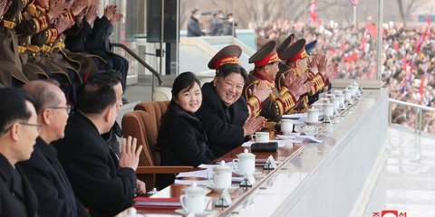 Ο ηγέτης της Βόρειας Κορέας, Κιμ Γιονγκ Ουν με την κόρη του 