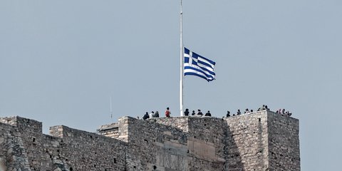 Τραγωδία στα Τέμπη: Τριήμερο εθνικό πένθος και μεσίστιες οι σημαίες