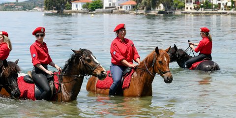 Στα Καλά Νερά Πηλίου αναβιώνει το έθιμο του αγιασμού των αλόγων, ανήμερα της Αναλήψεως 