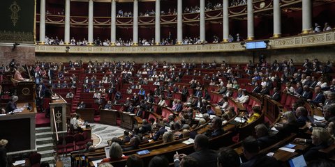 Η Γαλλία σε δημοσιονομική ασφυξία συζητά για τον Προϋπολογισμό της -Μηνύματα ανησυχίας από τα ομόλογα, τι τρέχει με το χρέος της