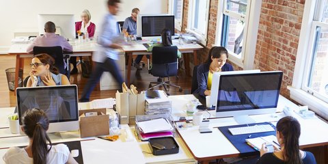 γραφειο εργαζομενοι 