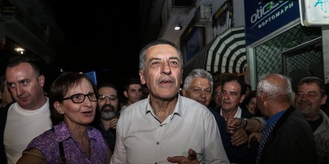 Δημήτρης Κουρέτας γελάει πανηγυρίζει περιφέρεια Θεσσαλίας
