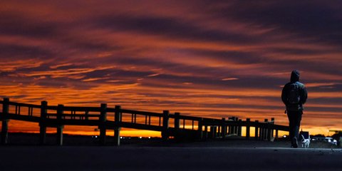 Εντυπωσιακό ηλιοβασίλεμα σε παραλιακή πόλη του Μισισίπι