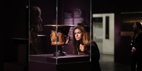 Έναρξη της έκθεσης «ΝοΗΜΑΤΑ» στο Μουσείο της Ακρόπολης, στην οποία εκτίθεται το αρχαιοελληνικό αγγείο «Υδρία του Μειδία»