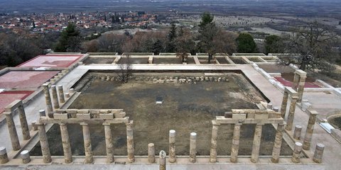 Το μεγαλύτερο κτίσμα της κλασικής Ελλάδας, το παλάτι του Φίλιππου Β΄όπου μεγάλωσε ο Μέγας Αλέξανδρος, αναστηλώθηκε 2.300 χρόνια μετά