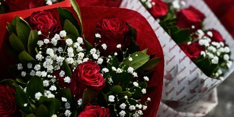 Ο έρωτας δεν έχει ημέρες γιορτής, αλλά... λόγω της ημέρας «χρόνια πολλά» 