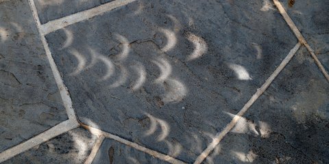 Προβολή εικόνων της έκλειψης του ηλίου στον Λευκό Οίκο