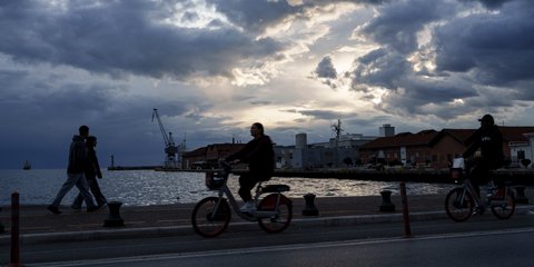 Παλιά παραλία Θεσσαλονίκης: Ο Θερμαϊκός στα χρώματα της δύσης 