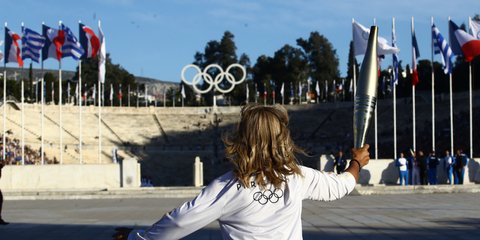 Η Αθήνα παρέδωσε τη φλόγα στο Παρίσι για τους Ολυμπιακούς Αγώνες