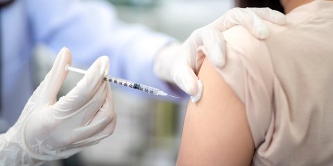 Η γρίπη δεν είναι ούτε αθώα ούτε ήπια -Οι δύο πιο σοβαρές επιπλοκές, ποιοι πρέπει να εμβολιαστούν άμεσα, γιατρός εξηγεί στο iefimerida