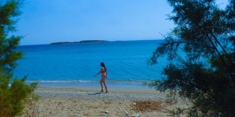 «Καλοκαίρι, η γαλάζια προκυμαία θα σε φέρει...»