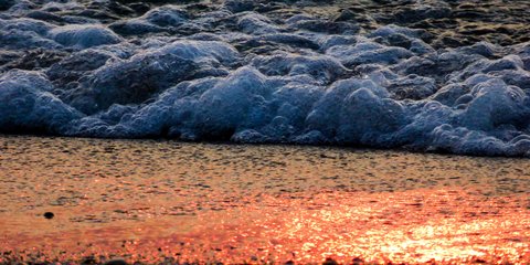 Η θάλασσα είναι σαν τον έρωτα: μπαίνεις και δεν ξέρεις αν θα βγεις (Ντίνος Χριστιανόπουλος) 