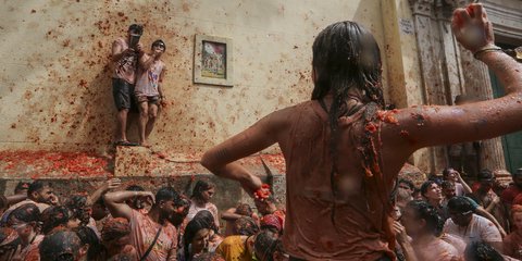 «Ντοματομαχίες» στην Ισπανία, σε χωριό κοντά στη Βαλένθια 