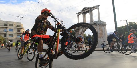 Σούζες και χαμόγελα στον 28ο ποδηλατικό γύρο Αθήνας 