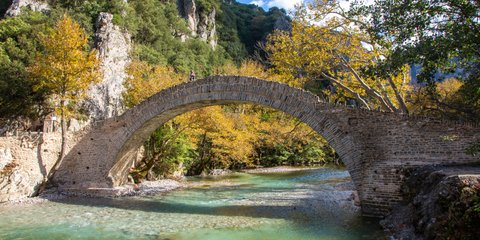 Το μονότοξο πέτρινο γεφύρι της Κλειδωνιάς στο Βοϊδομάτη 