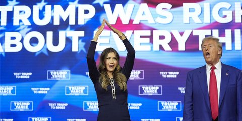 Η Κρίστι Νόεμ σε ομιλία του Τραμπ