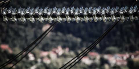 Καλώδια ηλεκτρικού ρεύματος στην Ελλάδα