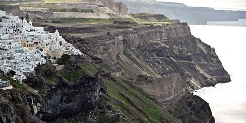 Στον χορό των ρίχτερ η Σαντορίνη