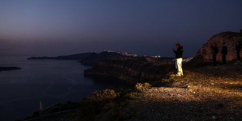 Ψυχραιμία παιδιά, εκεί στη Σαντορίνη! 