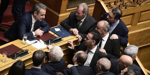 Ο Κυριάκος Μητσοτάκης με βουλευτές της ΝΔ 