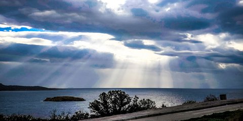 Καιρός: Με μικρή άνοδο της θερμοκρασίας και ανέμους 7 μποφόρ ξεκινά η εβδομάδα  -Πού θα βρέξει