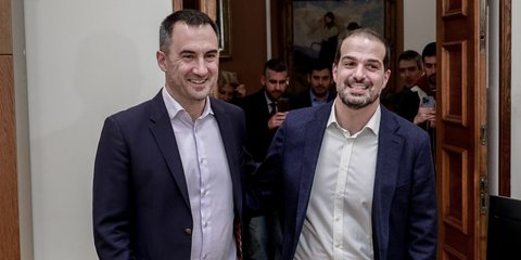 Χαρίτσης και Σακελλαρίδης, χαμογελαστοί