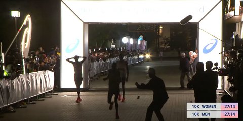 Κρατούσε το κεφάλι του ο Κενυάτης δρομέας μετά το λάθος