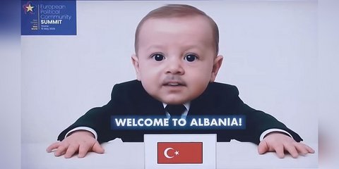 Ο πρόεδρος της Τουρκίας, Ρετζέπ Ταγίπ Ερντογάν, ως μωρό