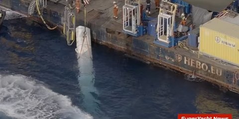 Τμήμα ανασύρεται από το ναυάγιο στη Σικελία