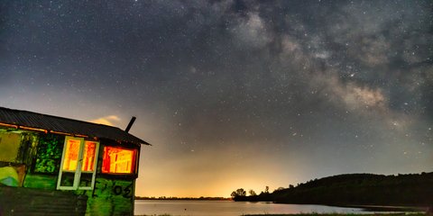  Ο Γαλαξίας, απλώνεται πάνω από τον έναστρο ουρανό στη λίμνη Κερκίνης