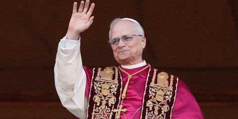 Ο νέος Πάπας Λέων 14ος στο μπαλκόνι του Βατικανού
