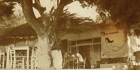 Το Mermaid Café με την γυμνόστηθη Γοργόνα στην πρόσοψη. Άνοιξη του 1970