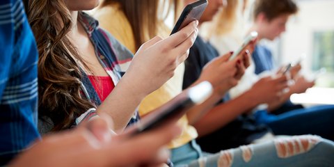 social nedia και έφηβοι