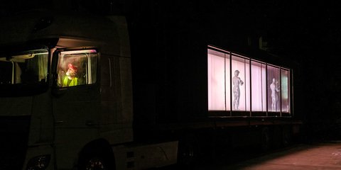 To φορτηγό της Εθνικής Λυρικής Σκηνής ταξιδεύει ανά την Ελλάδα